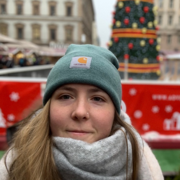 Meet your Posher, Alexis - Picture 1 of 1